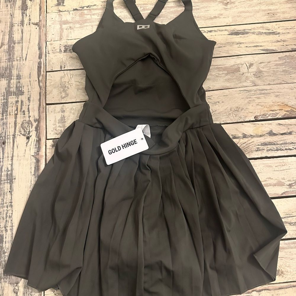 Gold Hinge Y BACK ADJUSTABLE PLEATED DRESS - Picture 4 of 4